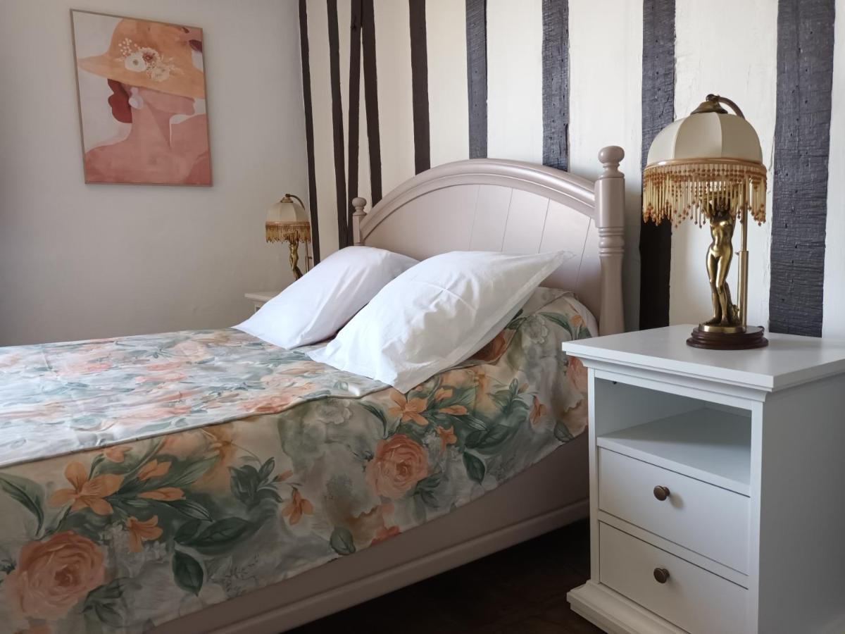 Chambres D'Hotes Le Veilleur De Noblat Сен-Леонар-де-Нобла Екстер'єр фото